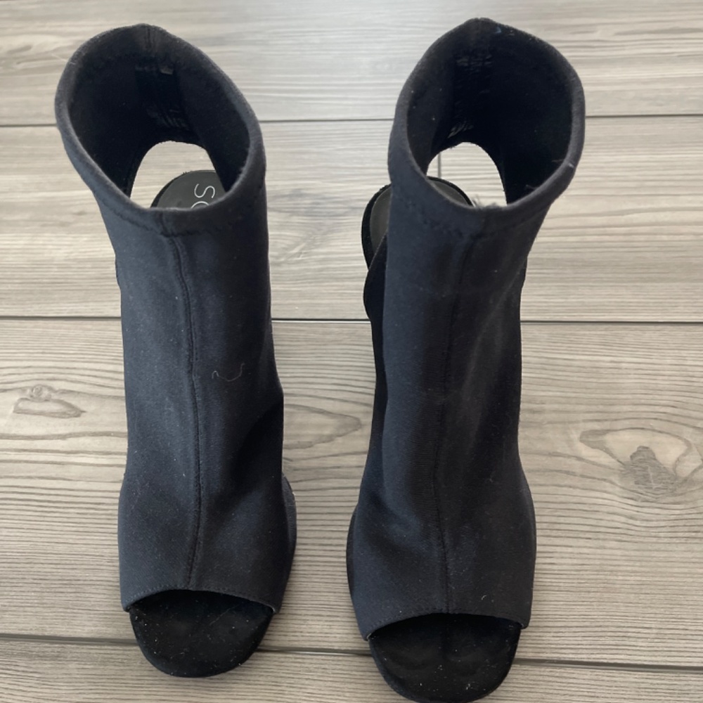 Sole Society sock knit booties 7 Leather sole